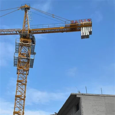 Petite grue à tour